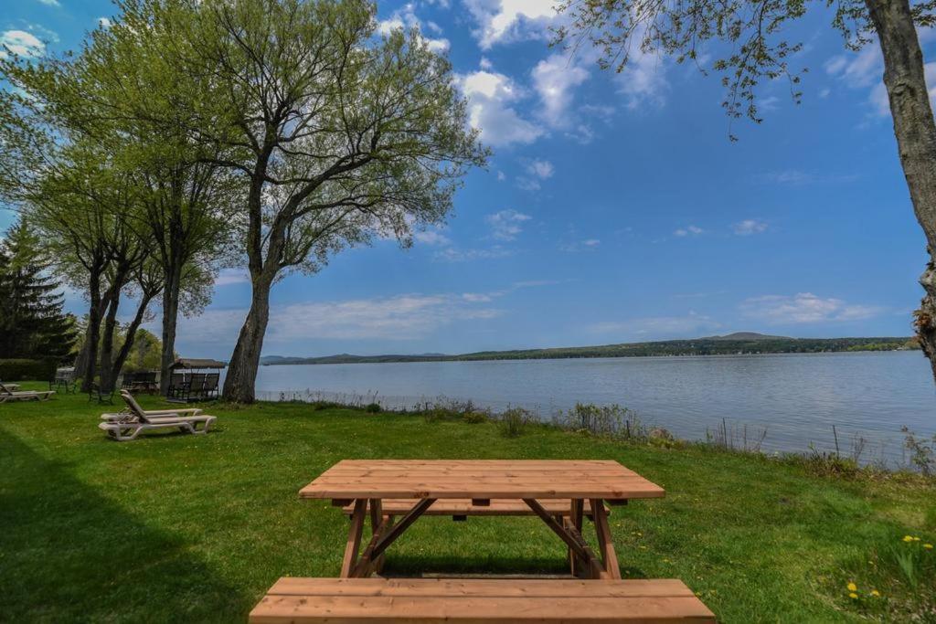 O'Berge Du Village C304 - Bord De L'Eau Magog ภายนอก รูปภาพ