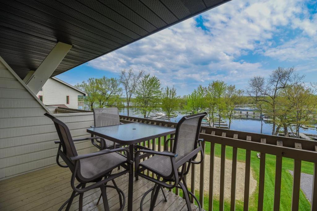 O'Berge Du Village C304 - Bord De L'Eau Magog ภายนอก รูปภาพ