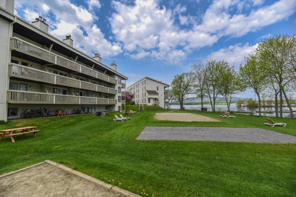 O'Berge Du Village C304 - Bord De L'Eau Magog ภายนอก รูปภาพ